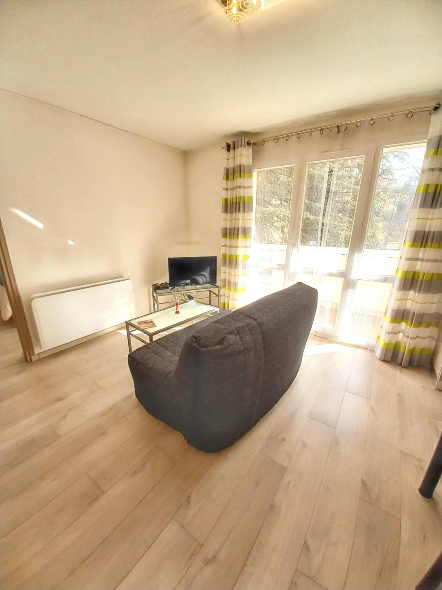 D'une Avec Terrasse Amenagee Et Wifi A Appartement