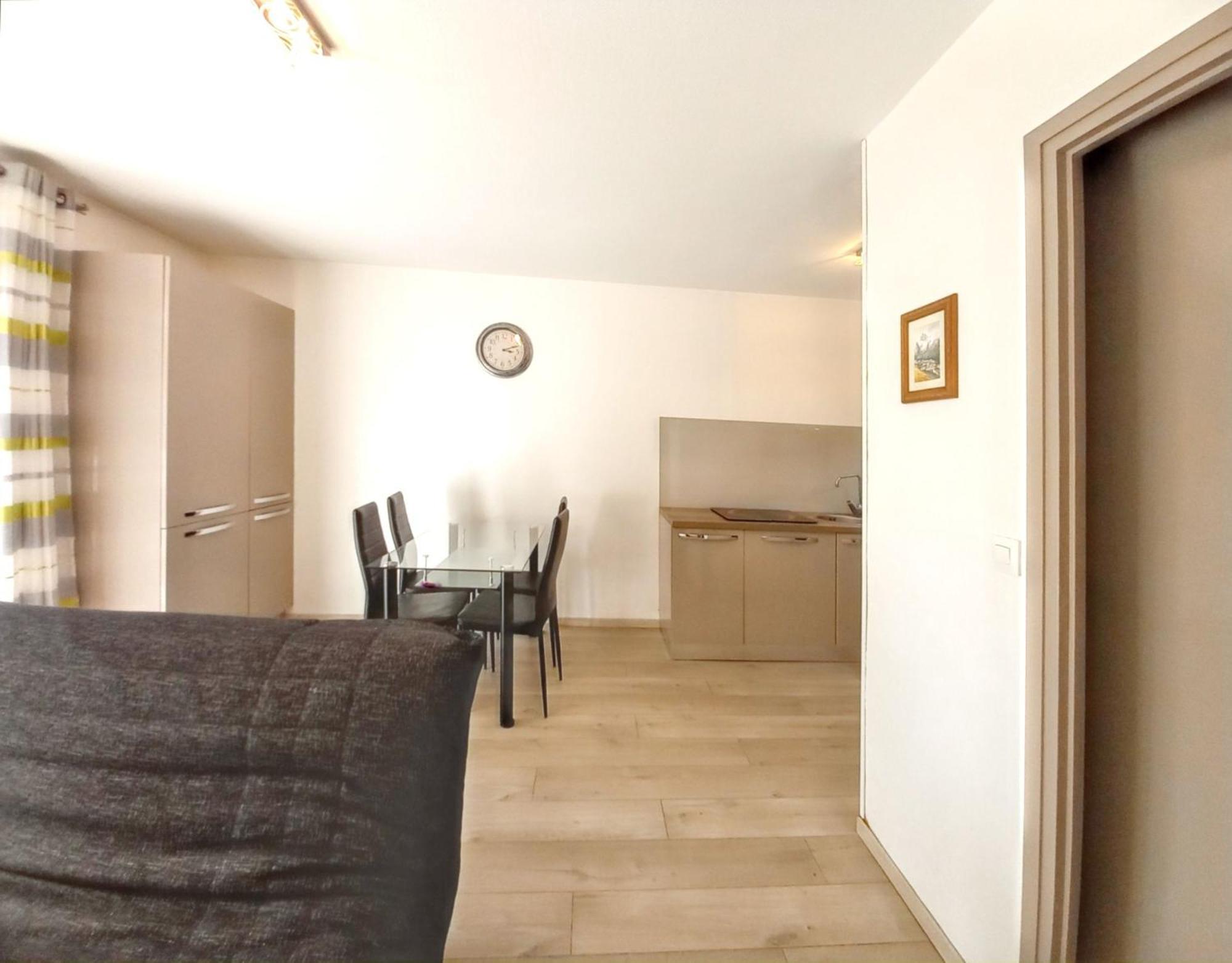 D'une Avec Terrasse Amenagee Et Wifi A Appartement *